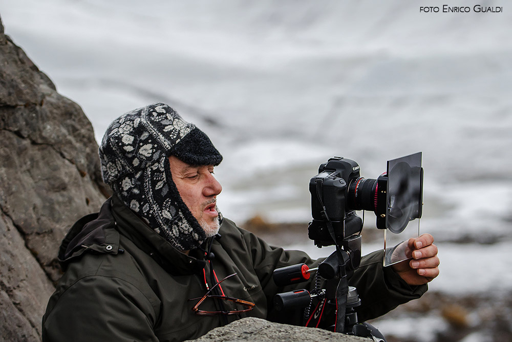 Potographing the Vatnajokull Icelandic glacier